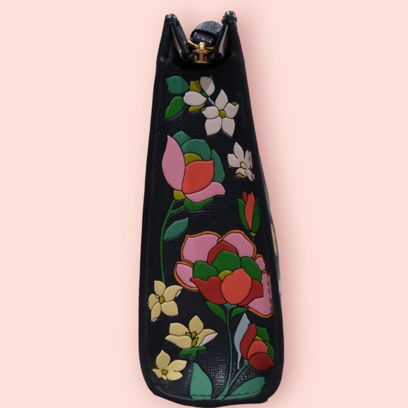 *NEW* Kate Spade Morgan Flower Bed Embossed Gusseted Wristlet - Picture 6 of 8